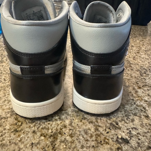 Air Jordan 1 Mid SE- Black/Light Smoke Grey - Picture 7 of 9